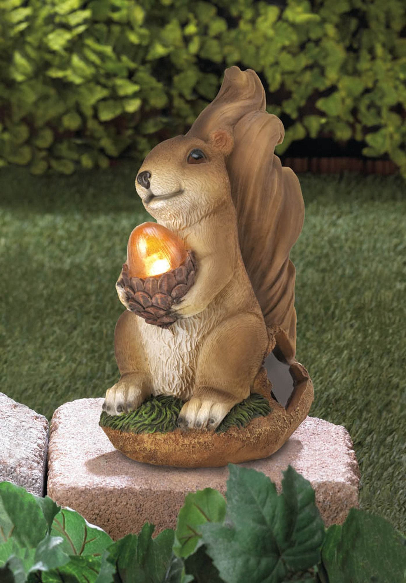 Solar Statue - Outdoor Garden Decor with Solar Powered LED Lights (Option: Squirrel)